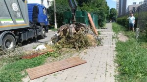 Неожиданно для всех сломался ломовоз.