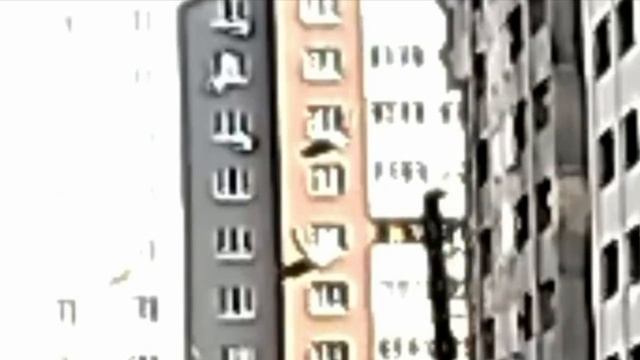 Люлька со строителями сорвалась с высоты 6 этажа в Уфе — двое мужчин погибли. смотреть онлайн