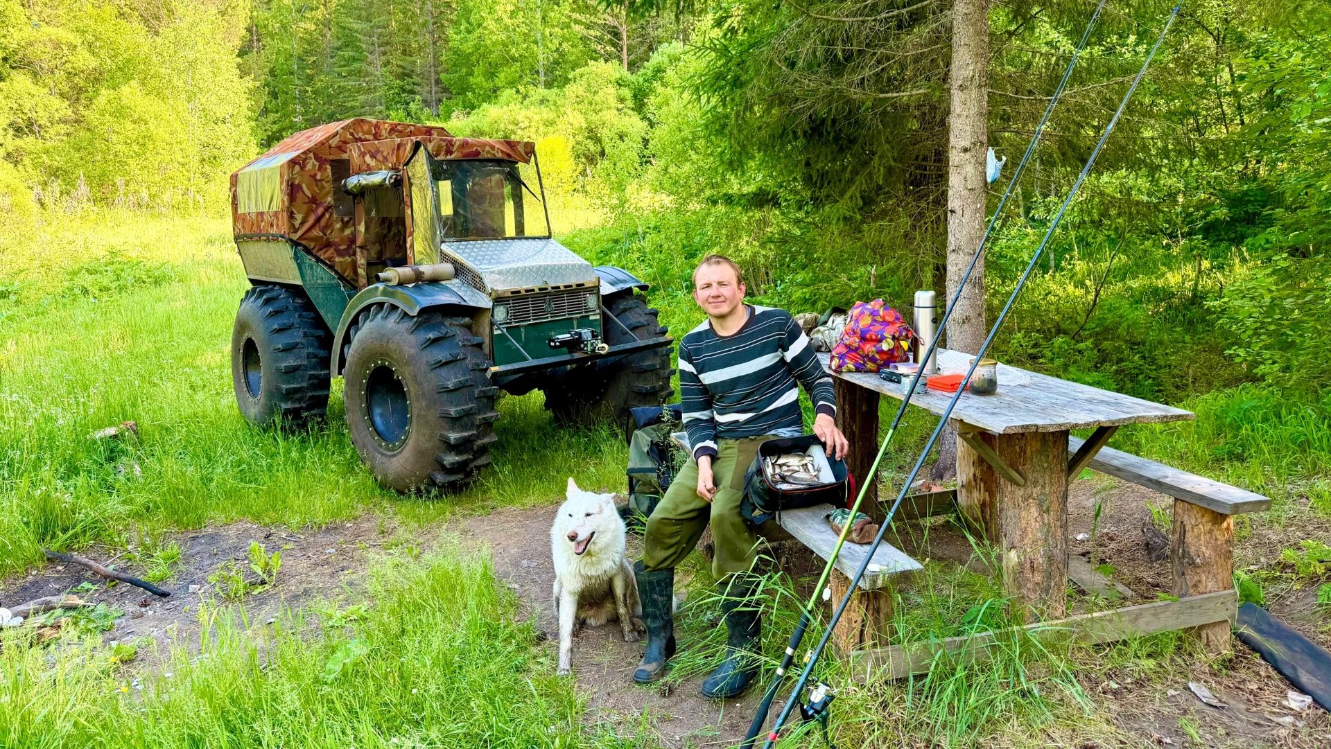 ЛОВИМ ХАРИУСА НА ТАЁЖНОЙ РЕКЕ. ПЕРВЫЙ ВЫЕЗД РЫБАЛКИ БЛЁСНАМИ. смотреть онлайн