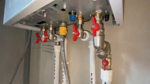 Как обвязать по гидравлике настенный газовый котёл Протерм ЯгуарС помощью кранов с накидной гайкой