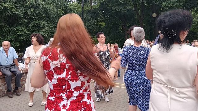И всё бегут........ 27.06.26 Гомель парк Луначарского 🥰💫 смотреть онлайн