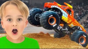 🍿 Дети играют с машинками и посещают шоу Monster Jam