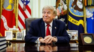 Цыганский шик: Трамп получил в подарок перстень из 321 бриллианта