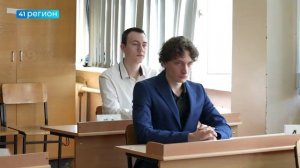 ПООЩРИТЬ ШКОЛЫ С НАИБОЛЬШИМ КОЛИЧЕСТВОМ СТОБАЛЛЬНИКОВ ЕГЭ ПОРУЧИЛ ГЛАВА РЕГИОНА • НОВОСТИ КАМЧАТКИ