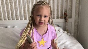 Алиса РАЗБИЛА телефон и показала игры в которые она играет !