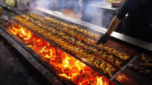 Удивительный процесс приготовления жареной курицы и клейкого риса с бамбуком в Малайзии