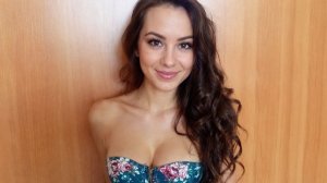 Шикарная девушка смотреть видео онлайн с шикарной красоткой
