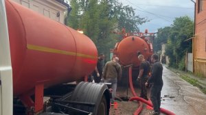 В Кисловодске продолжают бороться с аварией на канализационном коллекторе