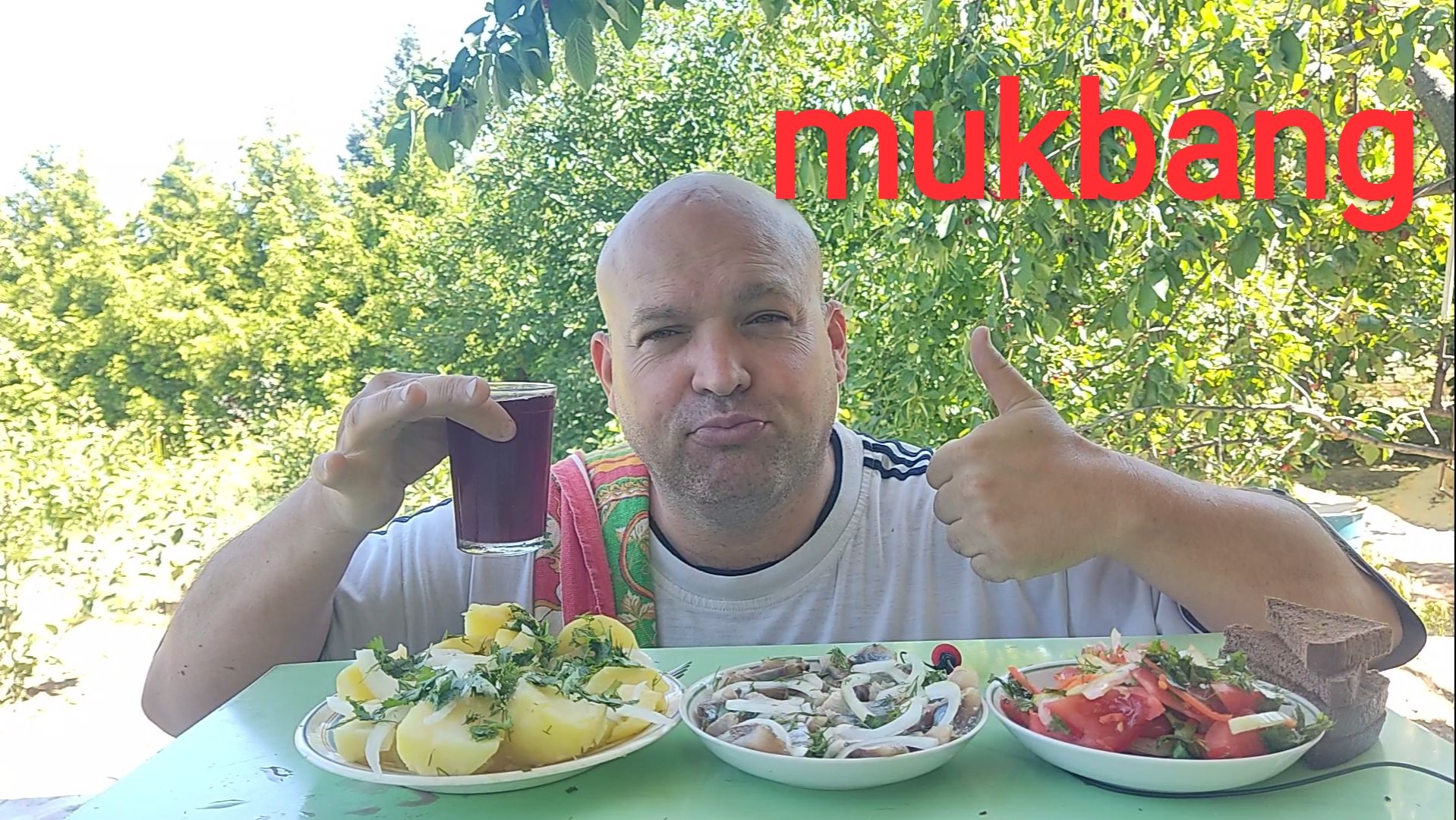 МУКБАНГ ВАРЁНАЯ КАРТОШКА И СЕЛЁДКА/ОБЖОР НА ДАЧЕ/ОБЭД