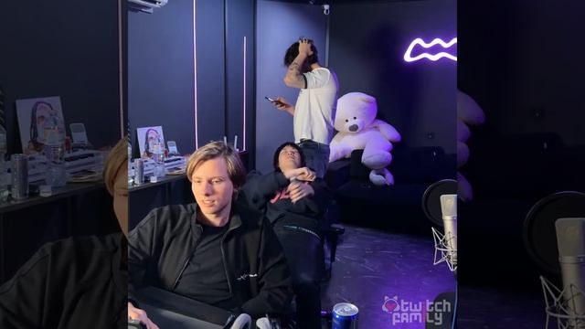 ээээм это было СИЛЬНО 18+ смотреть онлайн