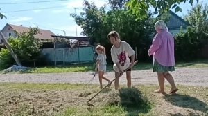 ДЕВЧУЛИ-ПОМОЩНИЦЫ. ПЕКУ ПИРОЖКИ. НАШ УРОЖАЙ КАРТОШКИ.