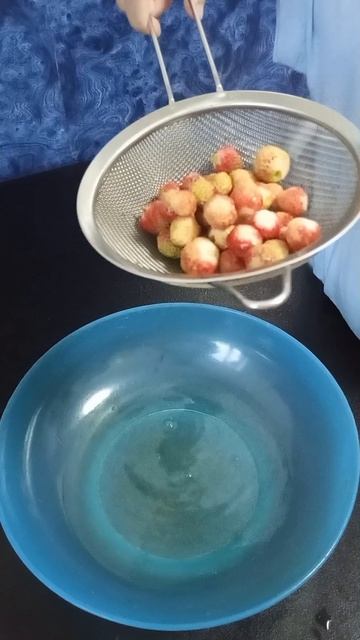 🍓 Бурая, а такая желанная! 😅 Первая клубника! 🍓😋
