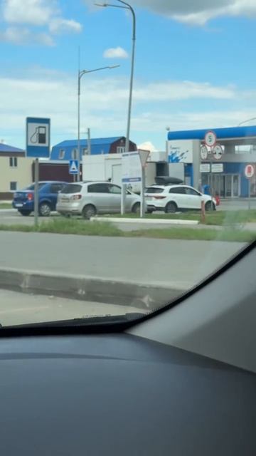 На заправке по Бурова-Петрова заметили ГАЗель, которая заливала бензин в бочку