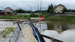 В деревне Слобода смыло подвесной мост