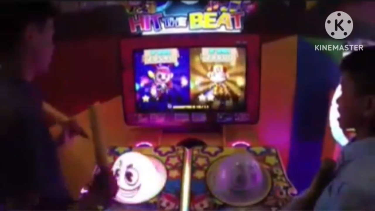Japanese Arcade Game Hit The Beat 4 Player Challenge!