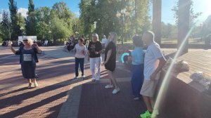26 июня. Люди встречаются...