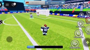 играю в футбол в роблоксе