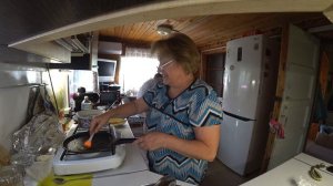 Разговор о комментариях. Круговорот семьи вокруг стола.