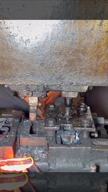2211. Производство молотков