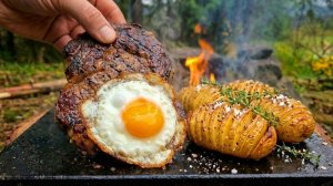Стейк с яйцами на раскаленном камне и хрустящий картофель «Хассельбек» с лесными грибами. Бушкрафт