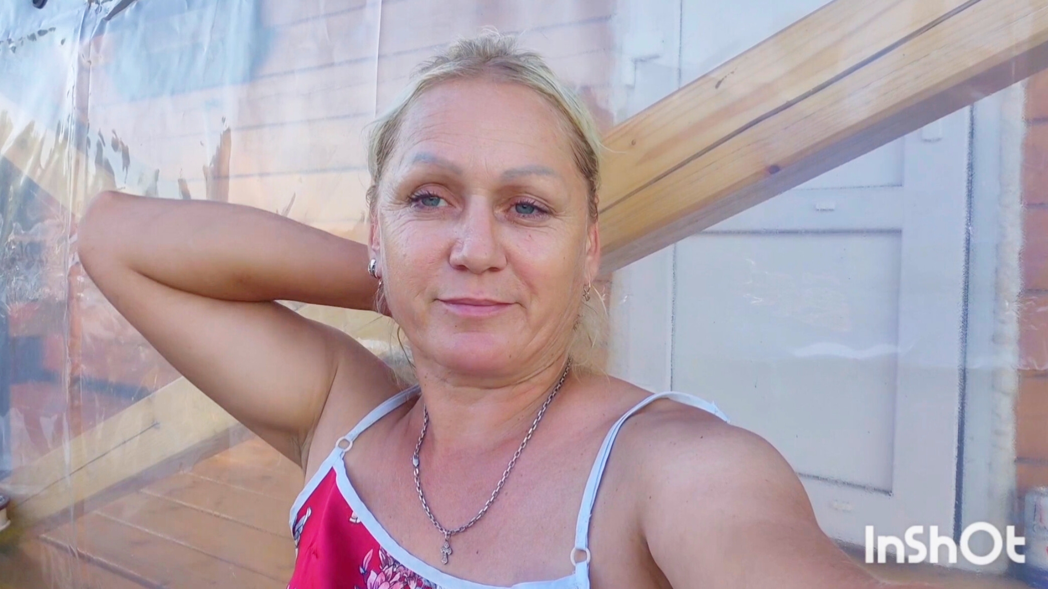 В ДЕРЕВНЕ ТАК,ВСЕ ДЕЛА ПЕРЕДЕЛАЛА И НА ВБ СЬЕЗДИЛА смотреть онлайн