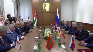 Делегация из Башкортостана во главе с Радием Хабировым посетила Абхазию