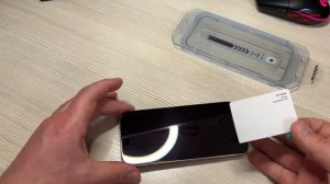 Теперь наклеить стекло на смартфон проще некуда