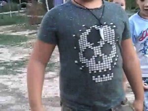 Обезьяна убивает людей