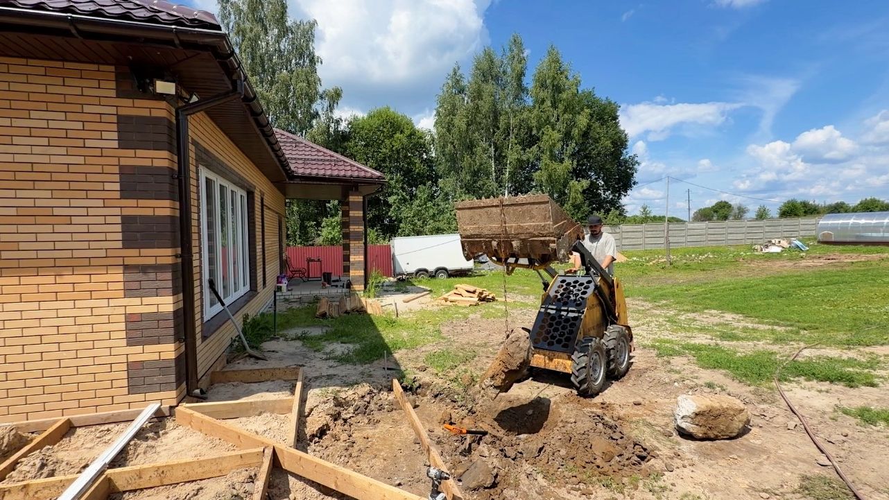 Как от этого избавиться? Привезли песок для стройки. Строим отмостку вокруг дома своими руками. смотреть онлайн