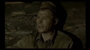 Лёха Стира играет на гитаре и поёт песню. Штрафбат сериал.