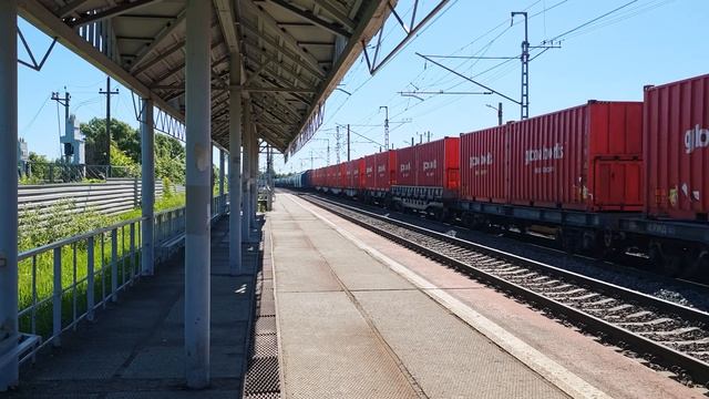 Электровоз ВЛ11-235237А с грузовым поездом