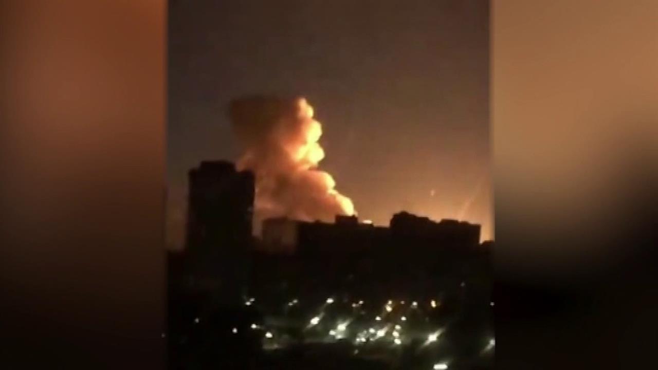 Российская армия нанесла удар по объектам, критически важным для снабжения украинских подразделений смотреть онлайн