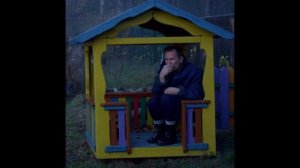 А дождь на окнах рисует