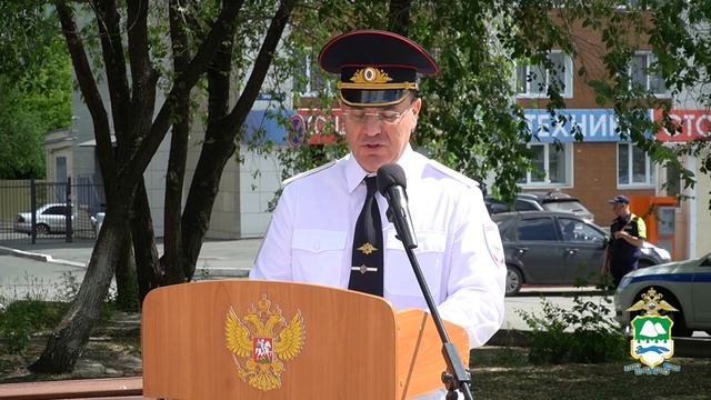 Молодым сотрудникам полиции вручили первые специальные звания