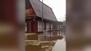 Свыше 300 домов остаются затопленными в Свердловской области из-за паводков.