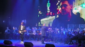 «А дождь на окнах рисует...» – легендарный хит Hi-Fi в исполнении Александра Кургана