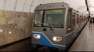 Метро Москвы | Столица России очень красивая станция Чеховская центр Москвы и проезд поезда ОКА