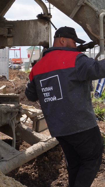 🏗️ Заливка фундаментных подушек под навес 1500 м² в селе Колокольцовка. 🚜