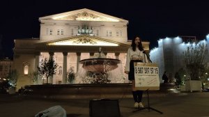 Земфира — Мы разбиваемся - #кавер песни у фонтанов перед #Большим_театром спела Анастасия Зелёнкина