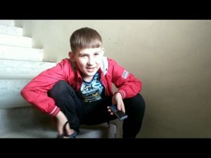Разбивает телефон 1