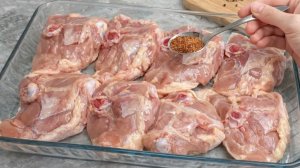 Вы тоже жарите курицу? Зря! Этот способ в духовке оказался вкуснее в разы — семья подсела мгновенно