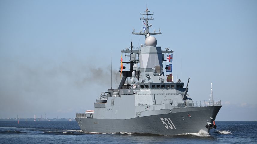 Российские моряки сорвали попытку взять на абордаж танкер в Балтийском море смотреть онлайн