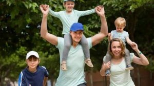 К 35 годам россияне должны успеть родить минимум троих детей