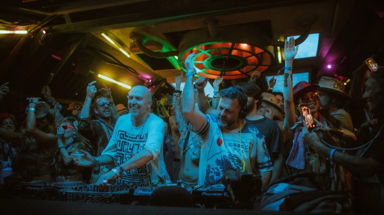 Ли Берридж (Lee Burridge) b2b Patricio - Live @ Lightning in a Bottle [24.05.2026] смотреть онлайн