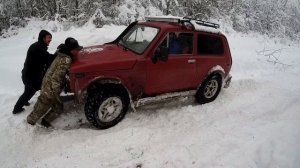 Off-Road Niva Legend и ЛЕБЁДКА ПОДУМАЙ! Трактор и Tank 300 из Грязи Вытащит Только Трактор и Лебёдка