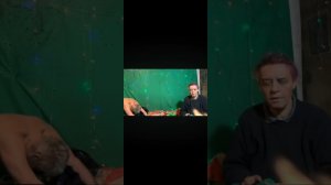 Сидит без одежды,не хочет л.изать пальцы. Перевернул раскладушку.
