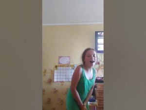 Танцуем с Аней. Заметьте когда была 1 минута и несколько секунд мы одновременно хлопнули. Посмотрите