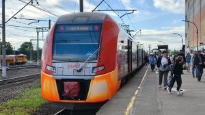 Последние дни пригородного движения до Московского вокзала. ЭС2Г 124 прибывает на станцию Рыбацкое