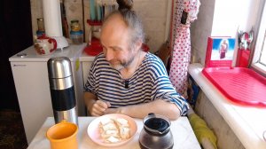 Завтрак с Рыжулей. Спасибо за донаты. Про Цецилию. Мукбанг. Обжор. Еда на камеру. Диета. Шизофрения.