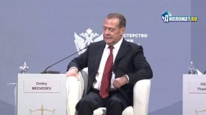 Медведев предупредил: техгиганты уже влияют на мир сильнее многих государств